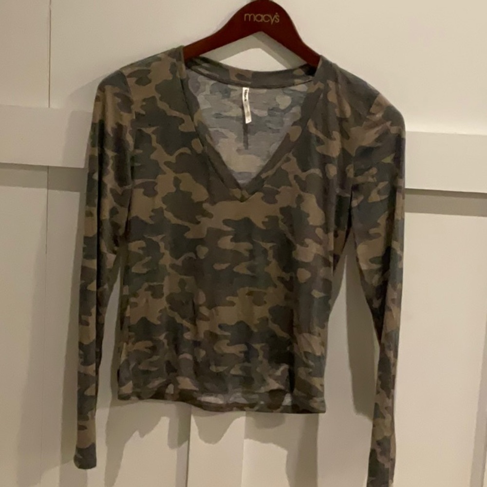 Crop tee tresses size L camo print